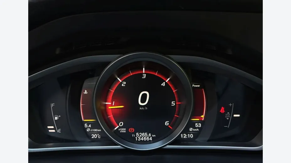 VOLVO V40 Cross Country -