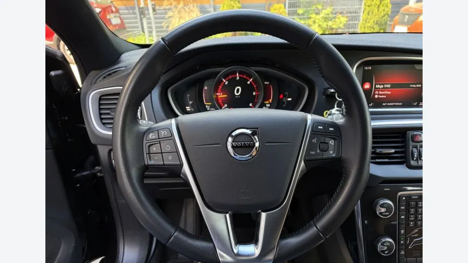 VOLVO V40 Cross Country -