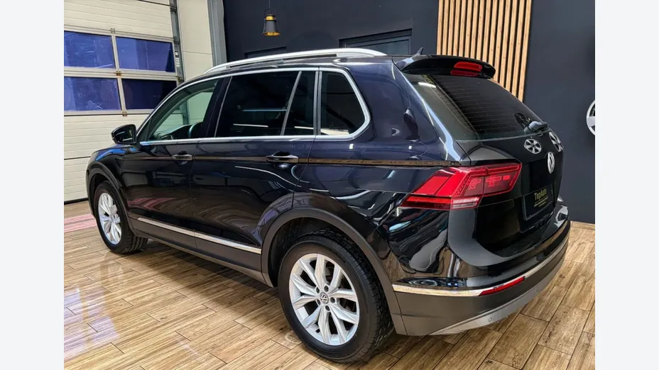 VOLKSWAGEN Tiguan -