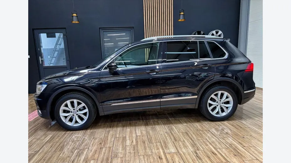 VOLKSWAGEN Tiguan -