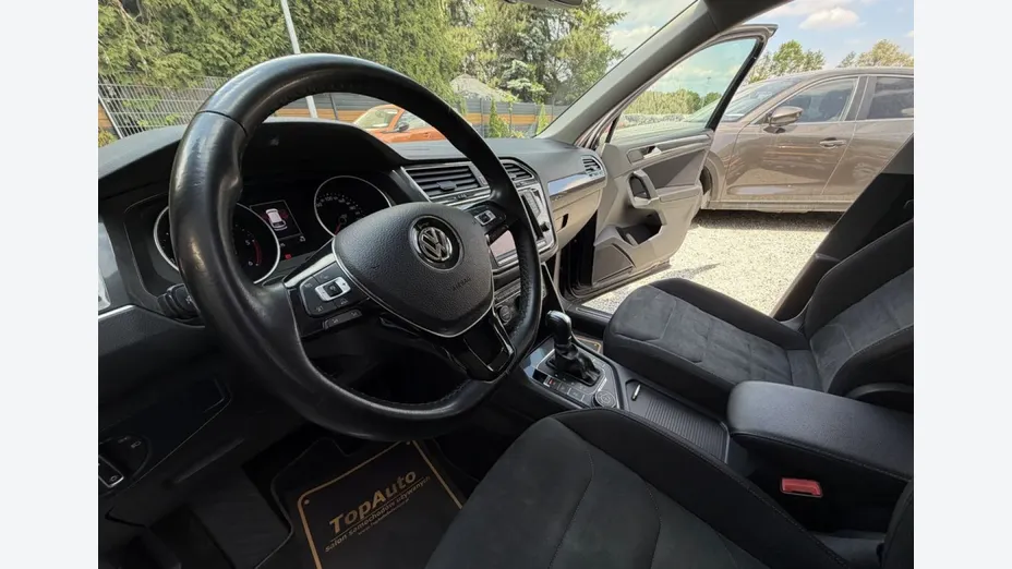 VOLKSWAGEN Tiguan -