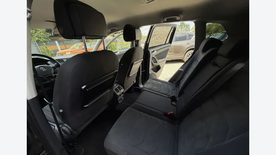 VOLKSWAGEN Tiguan -