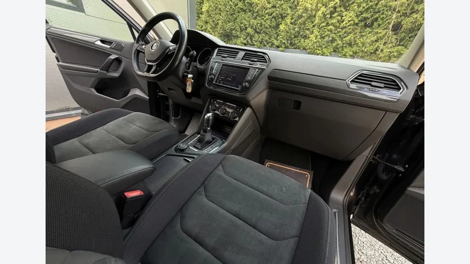 VOLKSWAGEN Tiguan -