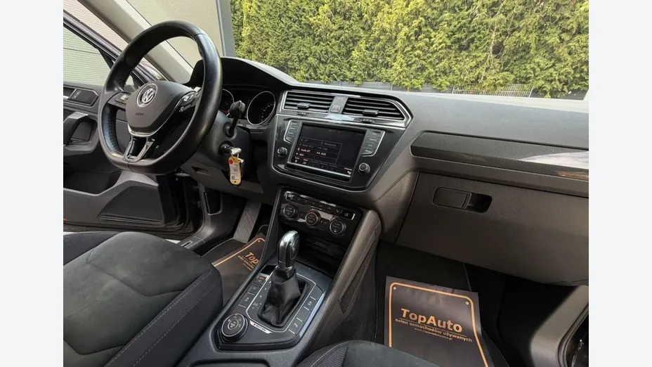 VOLKSWAGEN Tiguan -