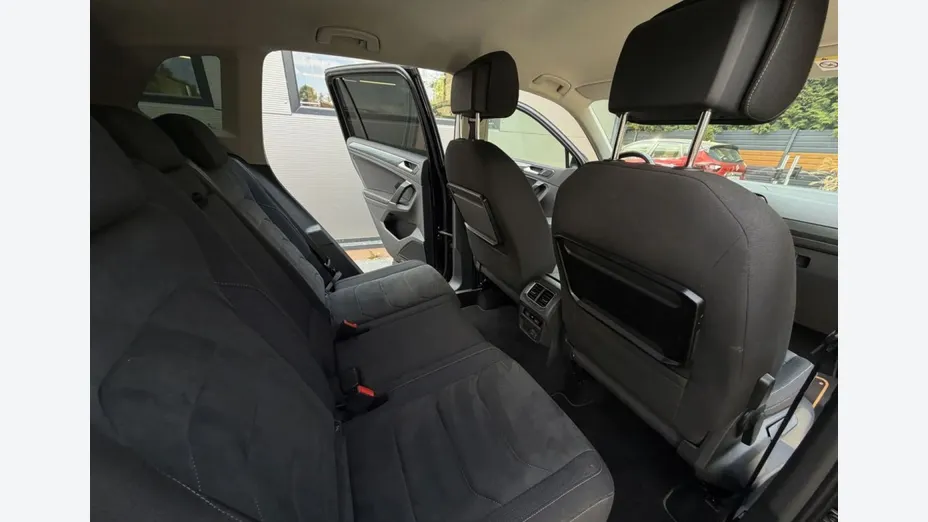 VOLKSWAGEN Tiguan -