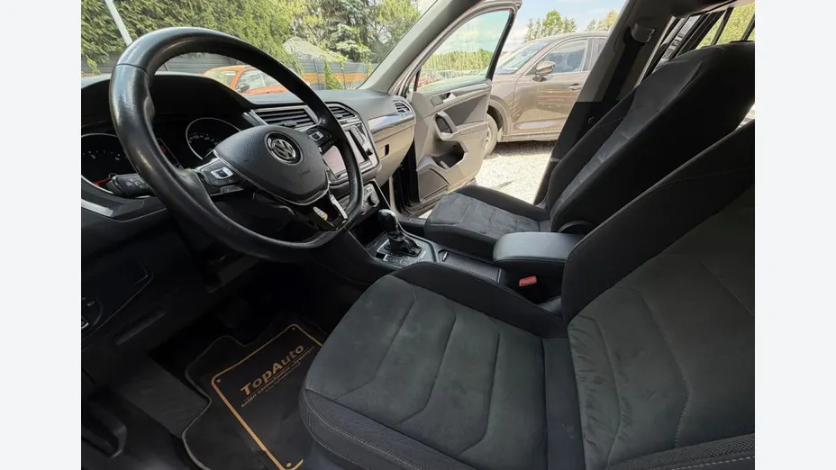 VOLKSWAGEN Tiguan -