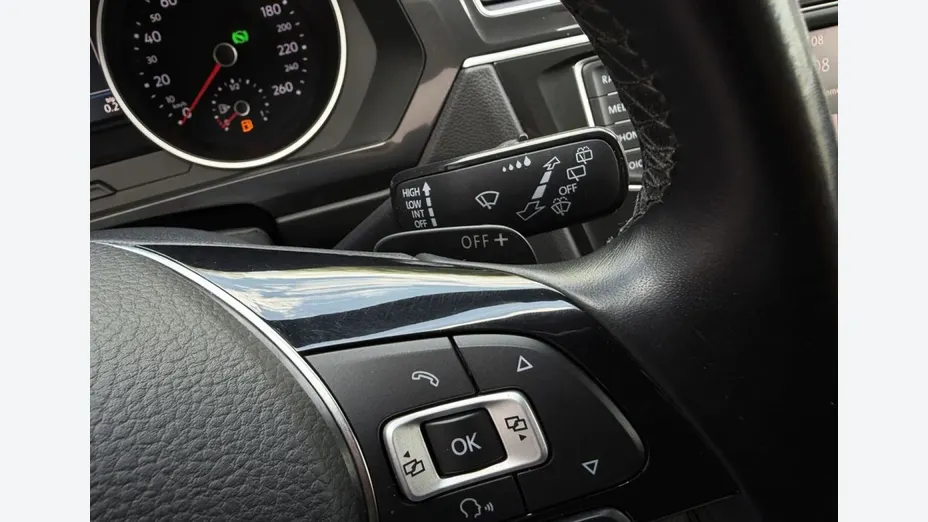 VOLKSWAGEN Tiguan -