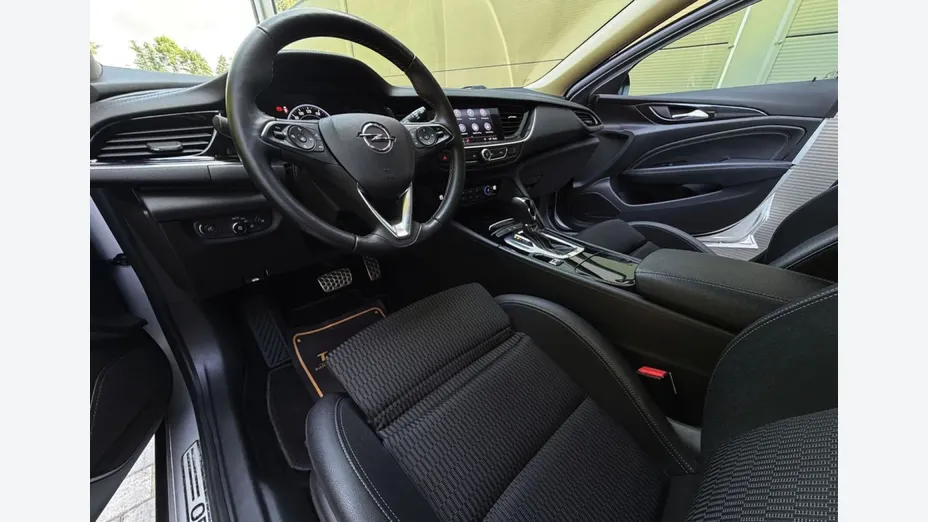 OPEL Insignia -