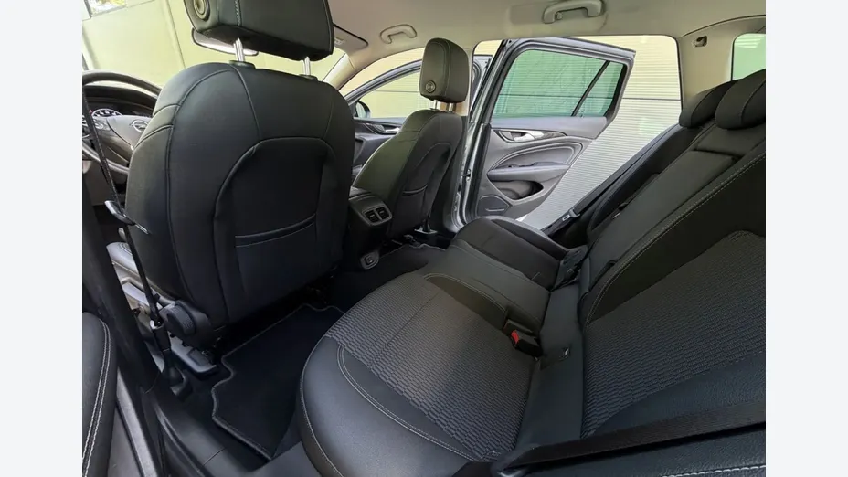 OPEL Insignia -