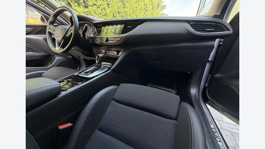 OPEL Insignia -