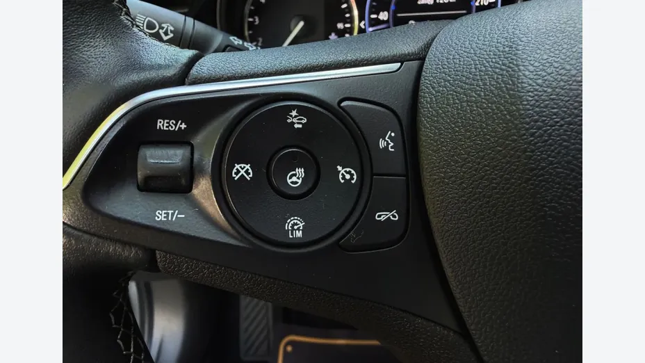 OPEL Insignia -