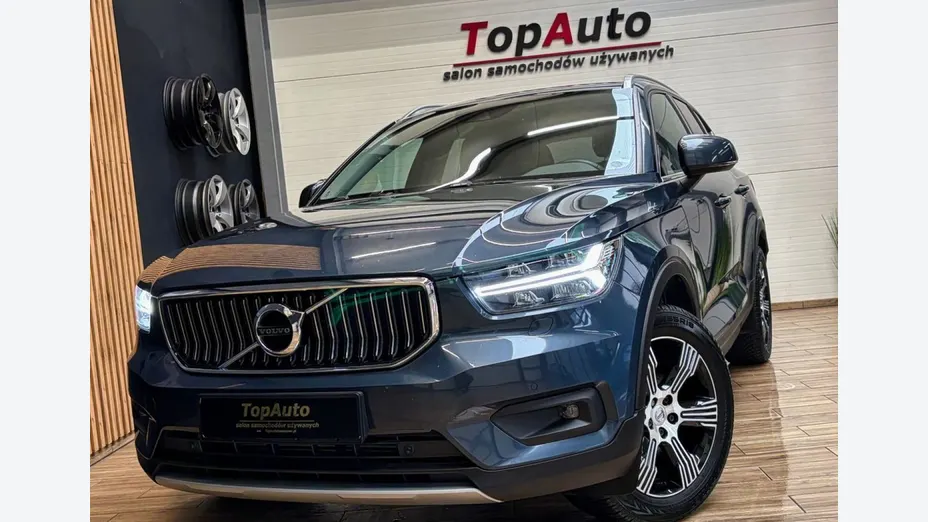 VOLVO XC40 -