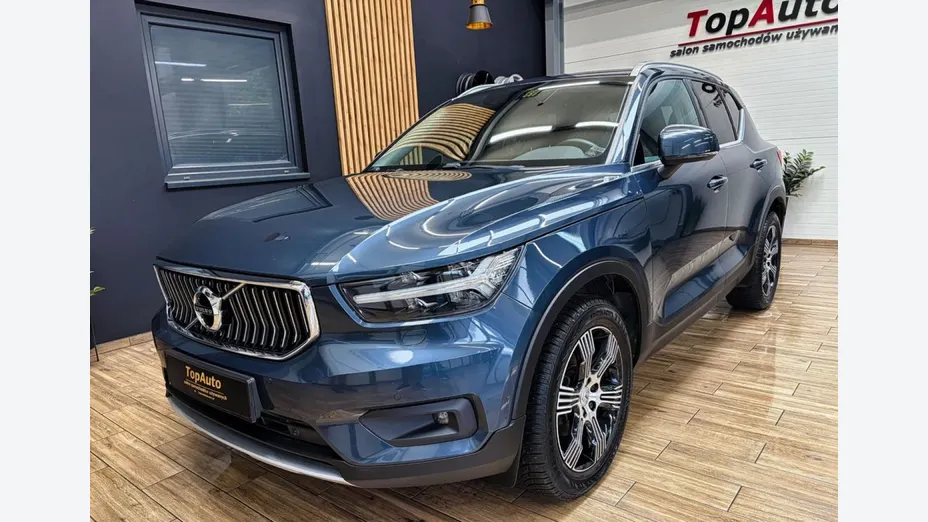 VOLVO XC40 -