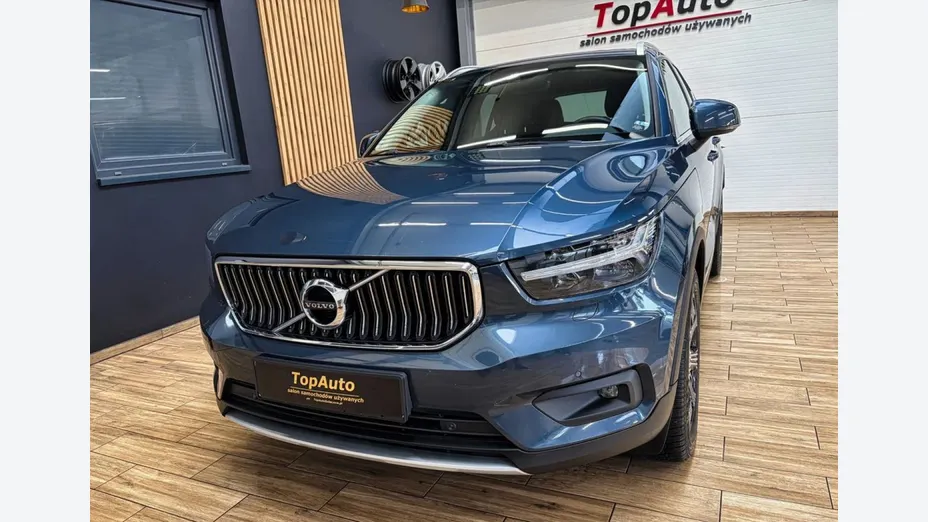 VOLVO XC40 -