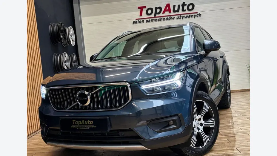VOLVO XC40 -