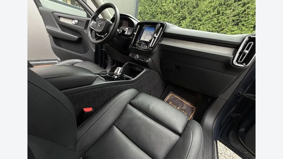 VOLVO XC40 -