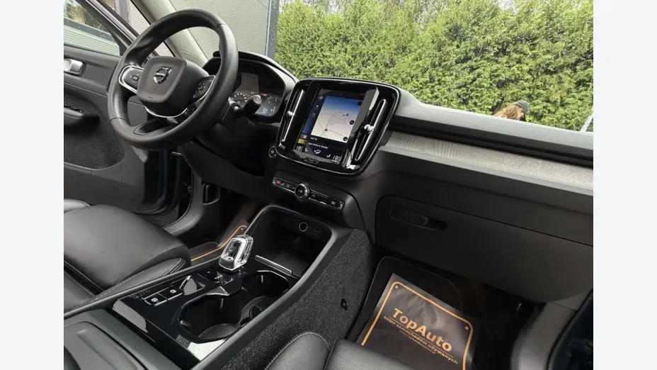 VOLVO XC40 -