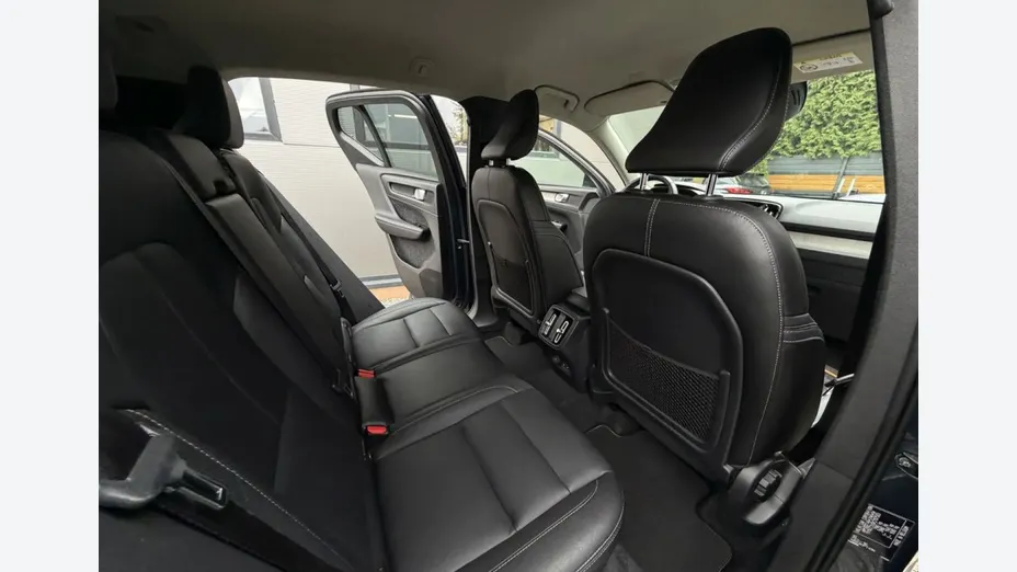 VOLVO XC40 -