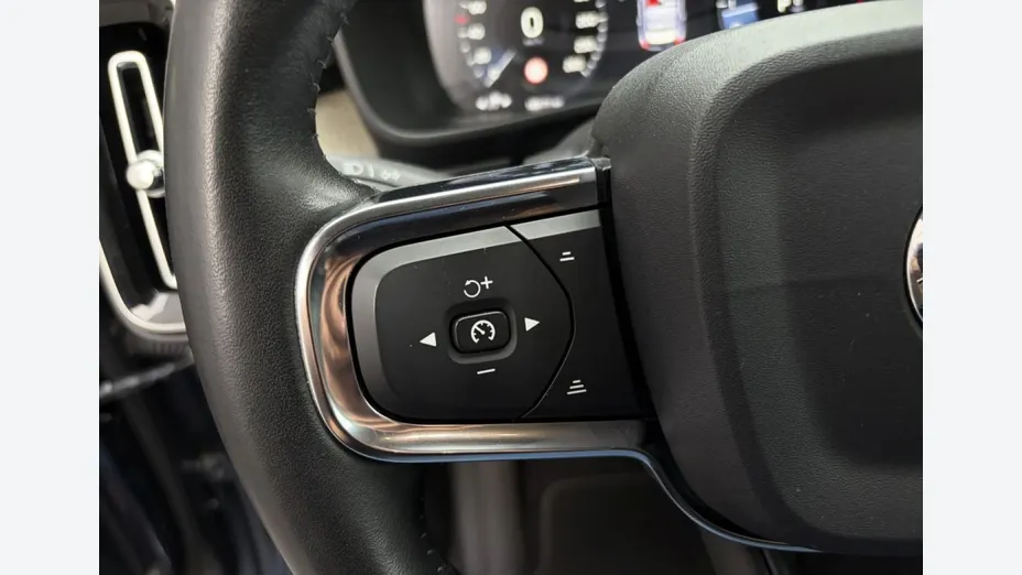 VOLVO XC40 -