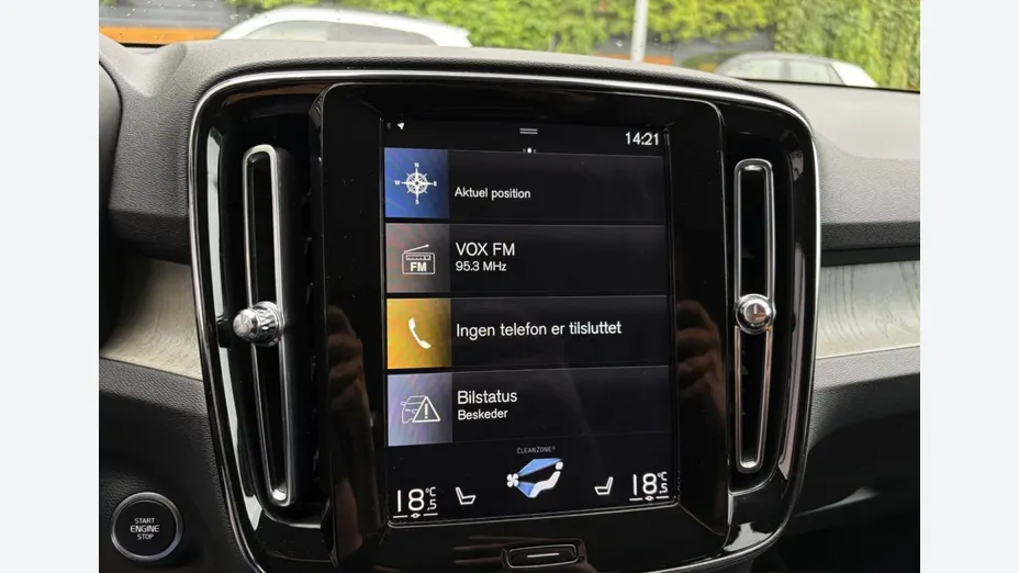 VOLVO XC40 -