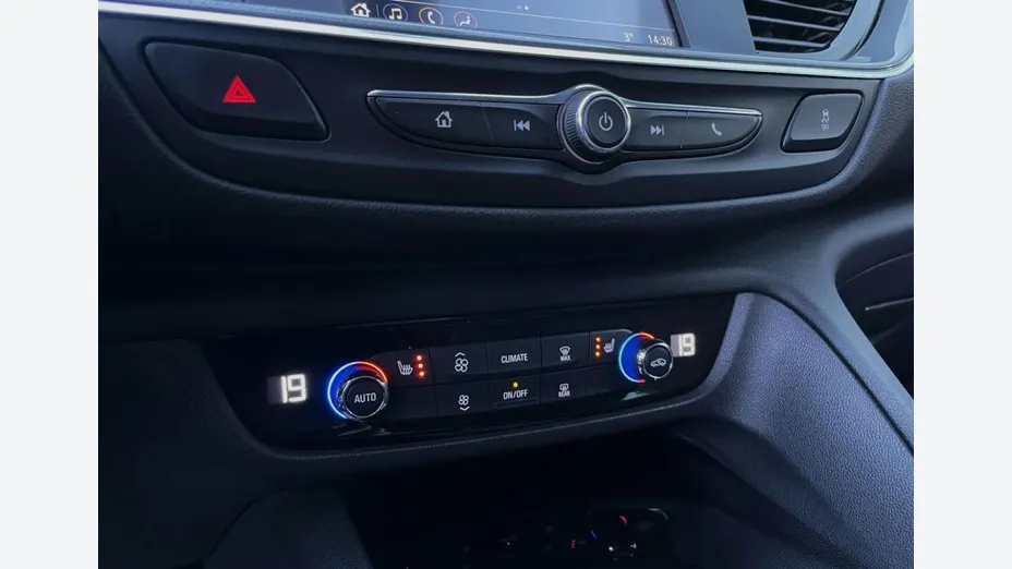 OPEL Insignia -