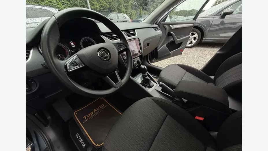 SKODA Octavia -