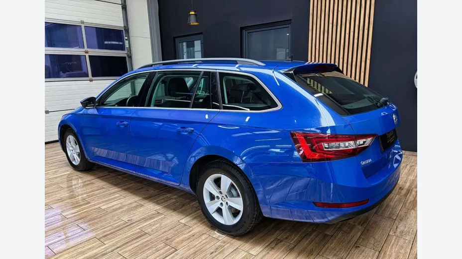 SKODA Superb -