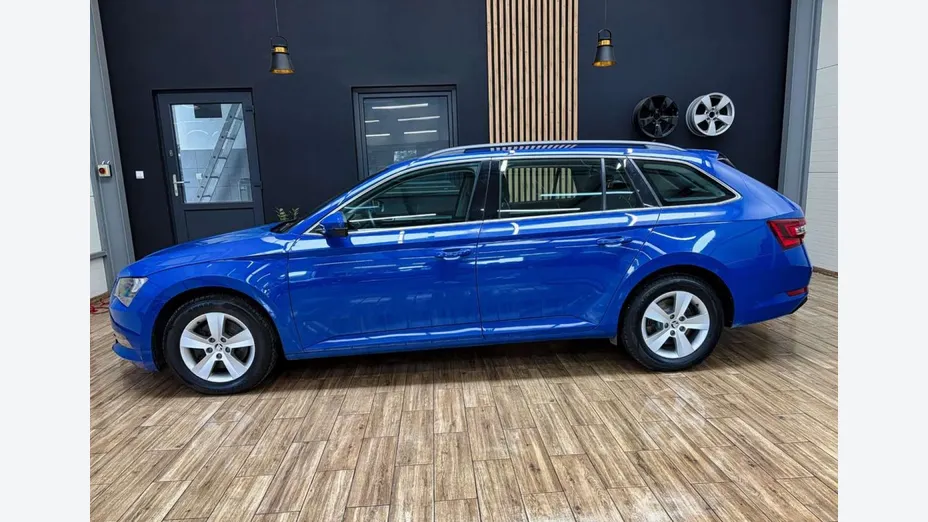 SKODA Superb -