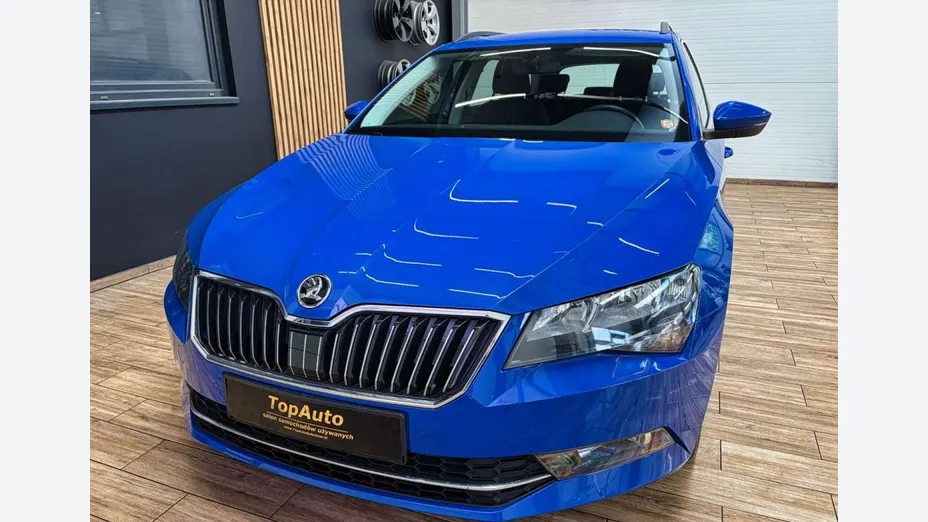 SKODA Superb -