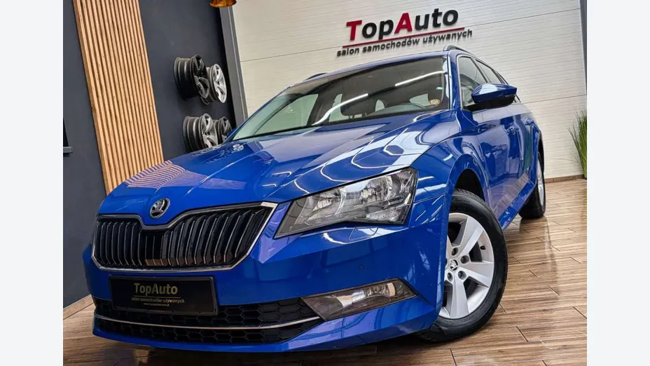SKODA Superb -