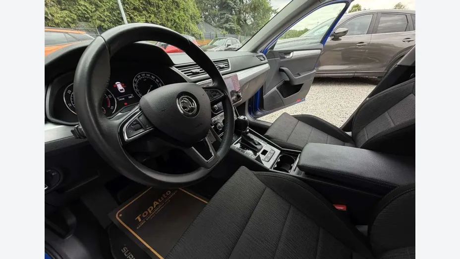 SKODA Superb -