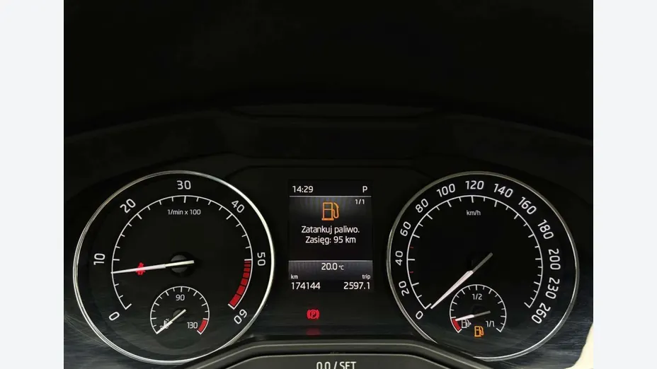 SKODA Superb -