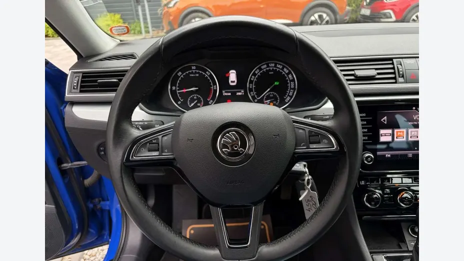 SKODA Superb -