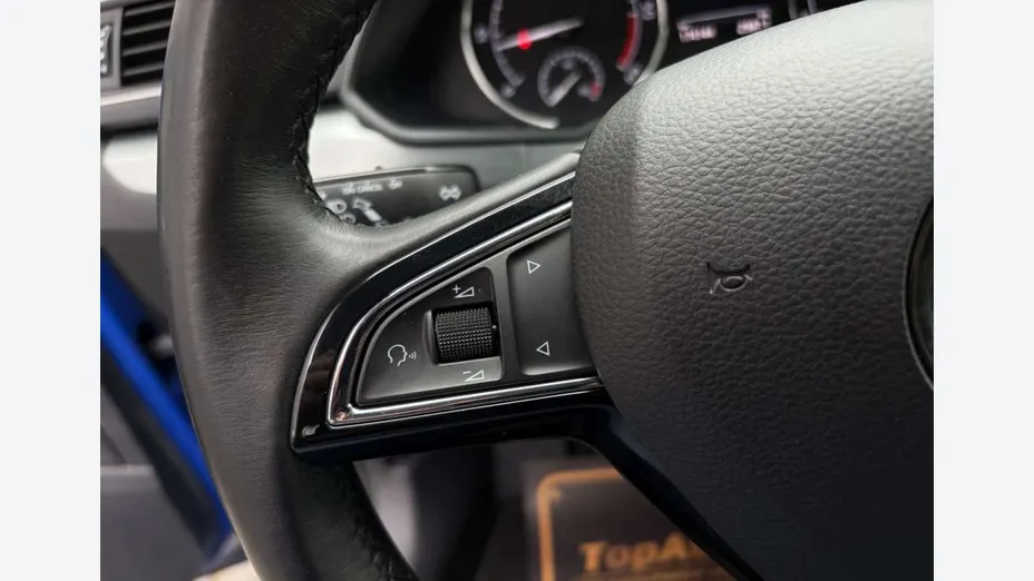 SKODA Superb -