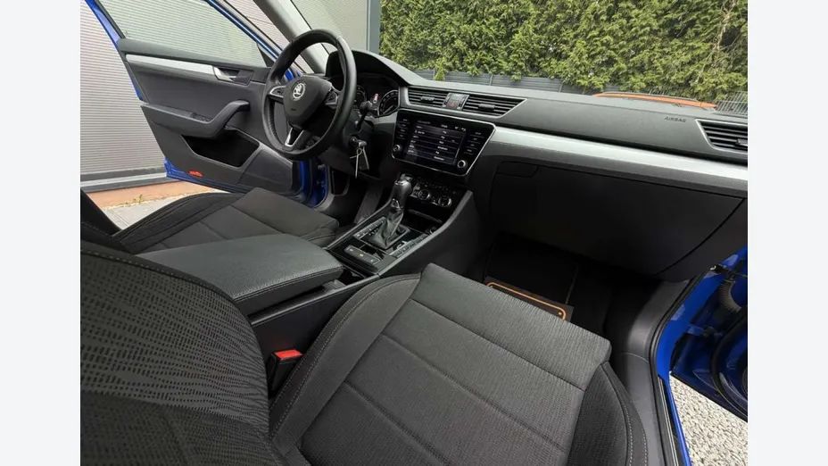 SKODA Superb -