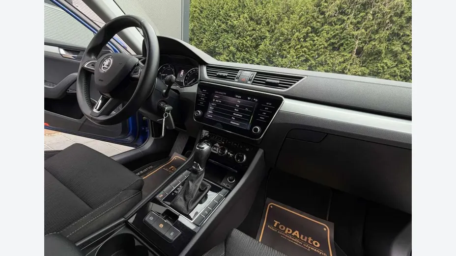 SKODA Superb -