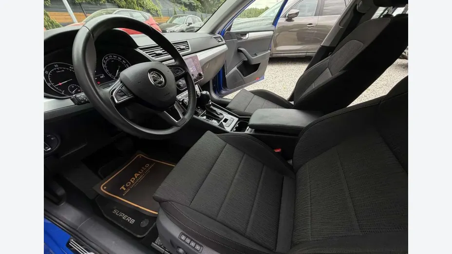 SKODA Superb -