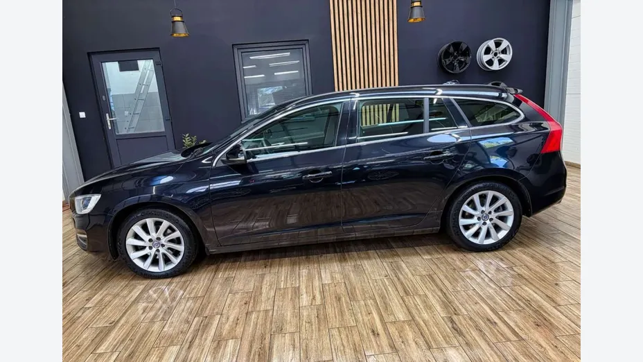 VOLVO V60 -