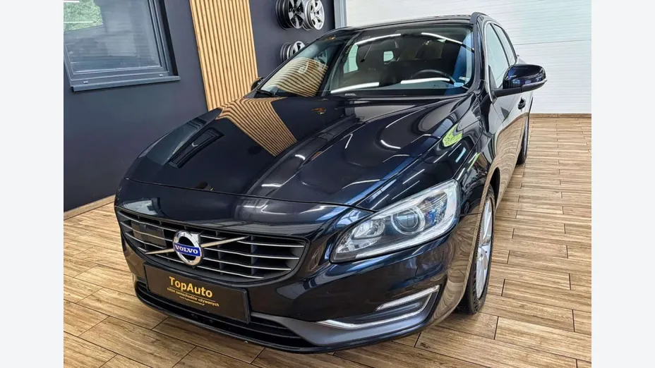 VOLVO V60 -