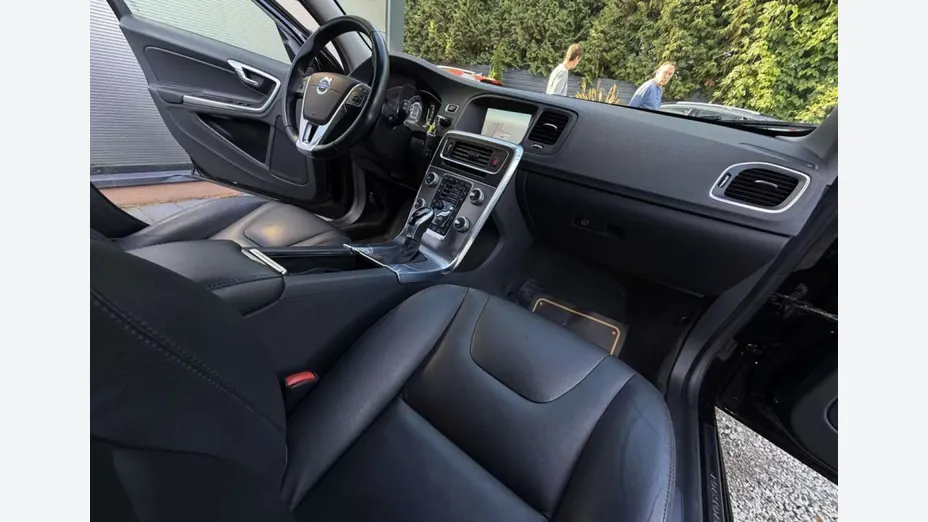 VOLVO V60 -