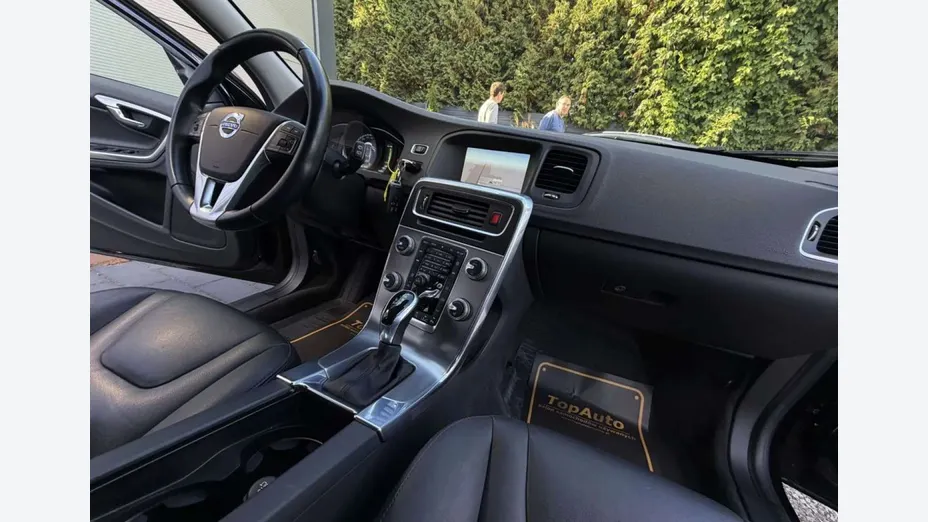 VOLVO V60 -