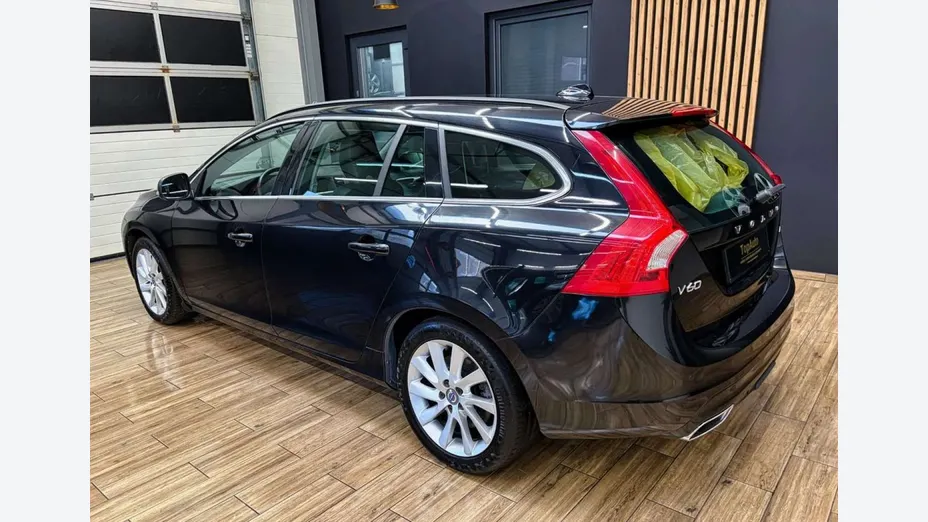 VOLVO V60 -