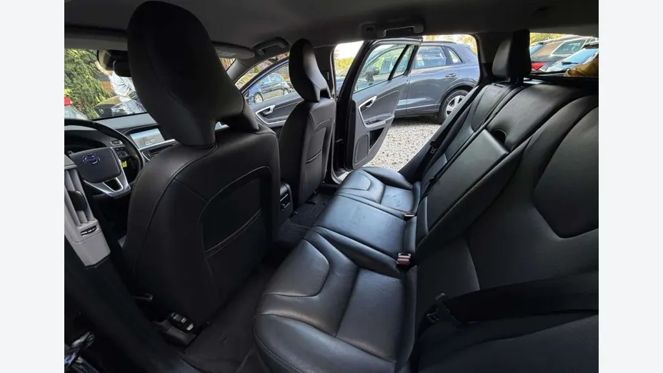 VOLVO V60 -