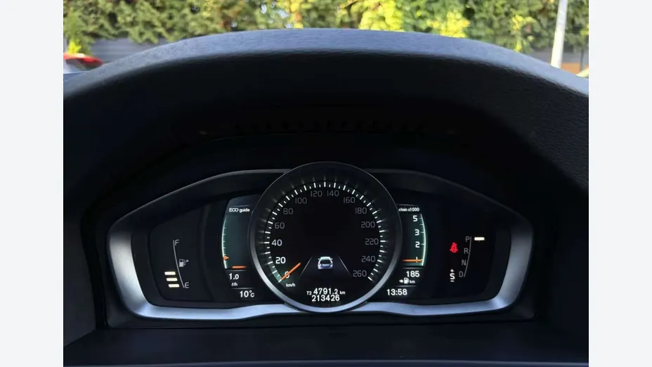 VOLVO V60 -