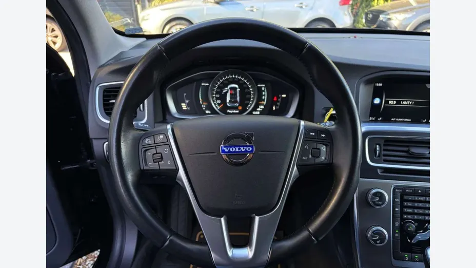 VOLVO V60 -