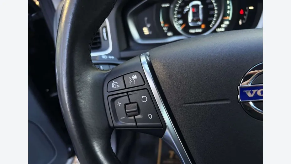 VOLVO V60 -