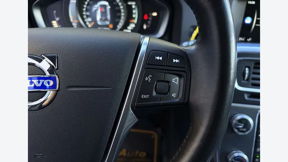 VOLVO V60 -