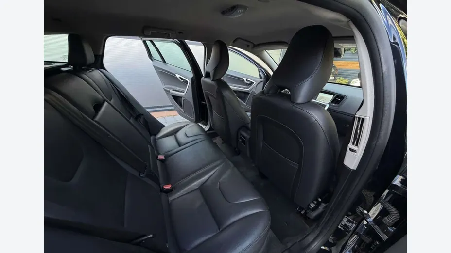 VOLVO V60 -