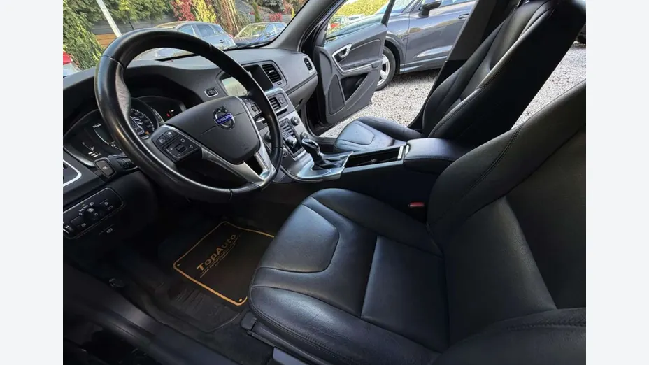 VOLVO V60 -