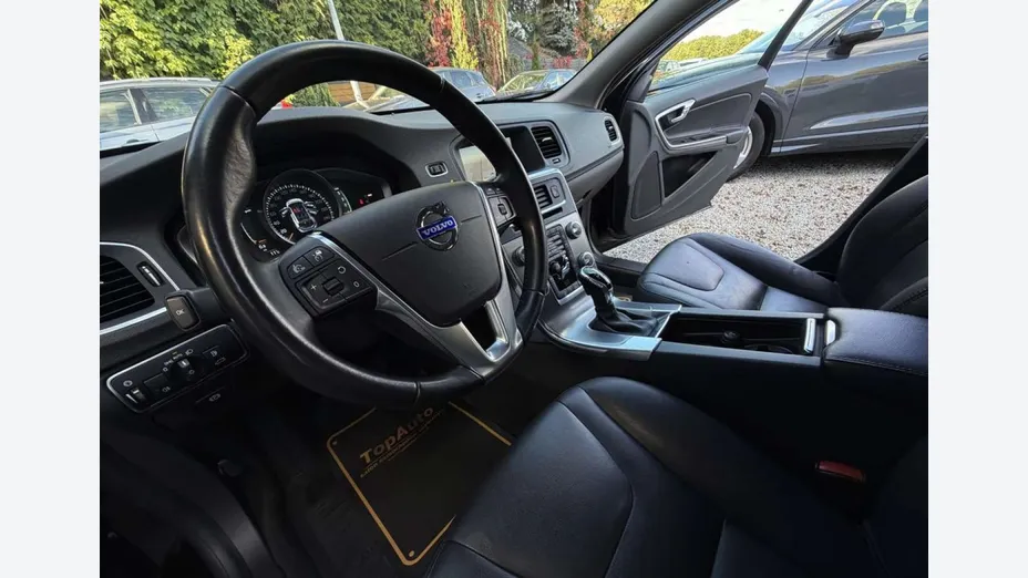 VOLVO V60 -